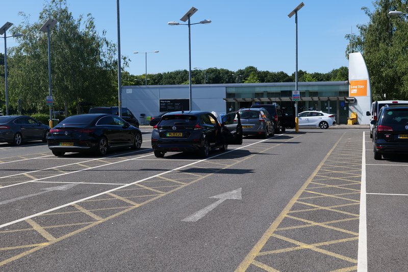 How%20to%20pick%20up%20passengers%20from%20Heathrow%20and%20Gatwick