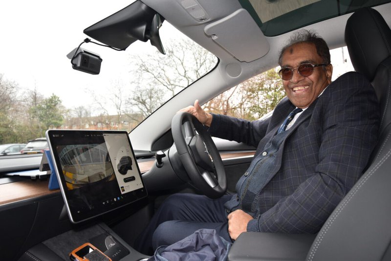 PCO%20driver%20Isaac%20smiling%20in%20his%20new%20Tesla%20Model%203%20with%20Otto%20Car