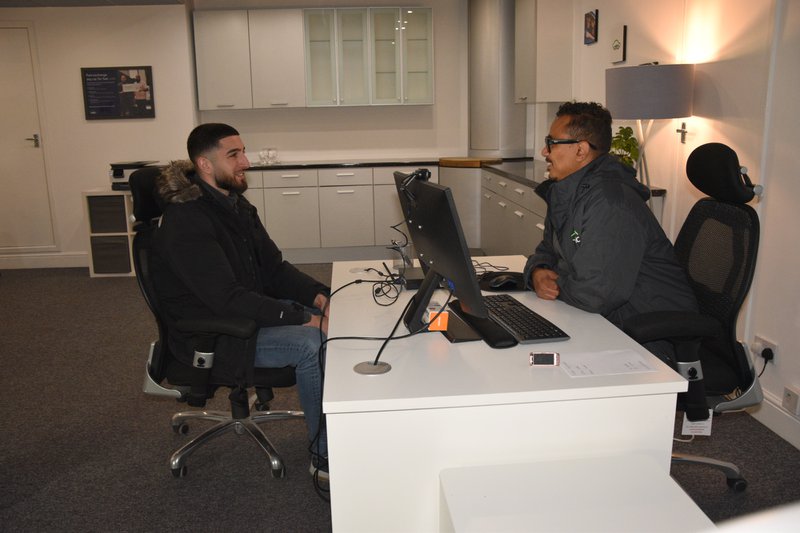 Otto%20Car%20employee%20talking%20to%20a%20customer