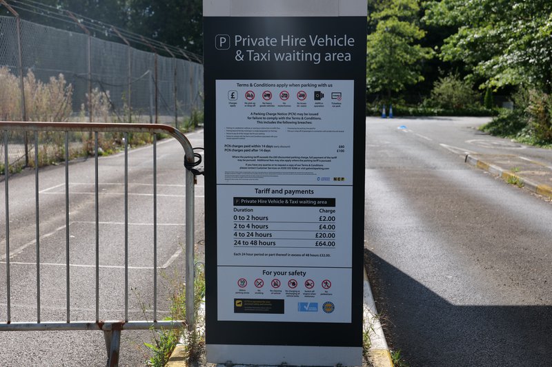 How%20to%20pick%20up%20passengers%20from%20Heathrow%20and%20Gatwick